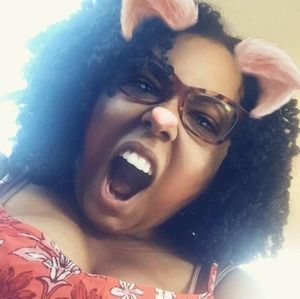 Meet your Posher, Elaina